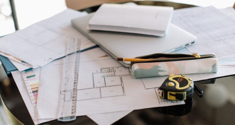 Plans et mètre pour le dossier de permis de construire